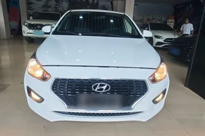 Hyundai Verna (older generation) 2017, 71800 км, за 40305.16 CNY