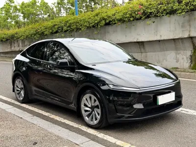 Tesla Model Y 2025, 19900 км, за 219800 CNY
