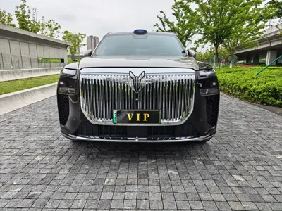 Voyah 岚图泰山 2025, 11000 км, за 328800 CNY