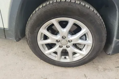 Jeep Cherokee 2016, 71400 км, за 42045.44 CNY - фото 8