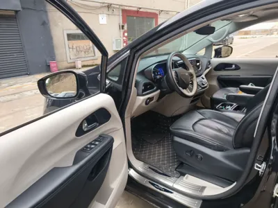 Chrysler Grand Voyager PHEV 2019, 27799 км, за 148888.57 CNY - фото 17