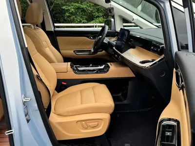 GAC Motor 传祺E8 PHEV 2024, 12000 км, за 139800 CNY - фото 12