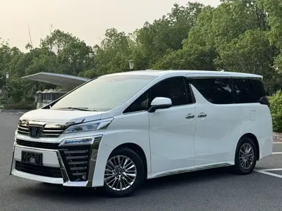 Toyota Vellfire · 2022 год