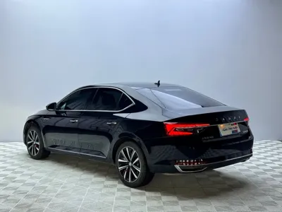 Skoda Superb 2023, 4800 км, за 162800 CNY - фото 4
