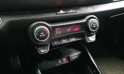 Kia Stonic 2018, 53355 км, за 12200000 KRW - фото 16