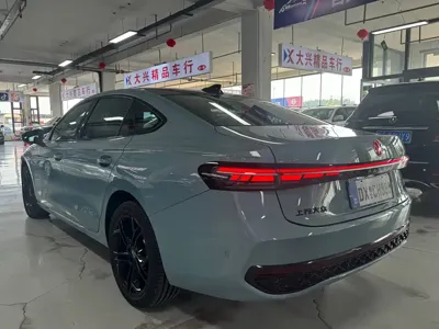 Volkswagen Passat 2025, 7000 км, за 159800 CNY - фото 6