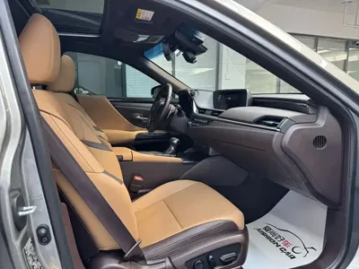 Lexus ES 2019, 55000 км, за 139800 CNY - фото 12