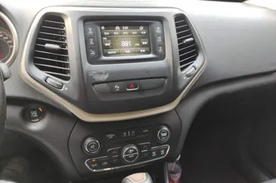 Jeep Cherokee 2016, 137500 км, за 40883.48 CNY - фото 10