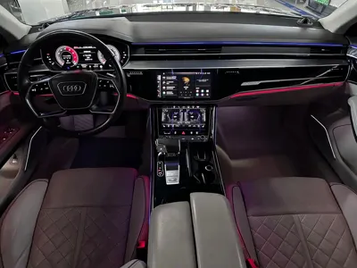 Audi A8 2023, 150000 км, за 599800 CNY