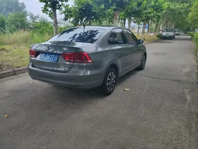 Volkswagen Santana 2014, 140000 км, за 18800 CNY