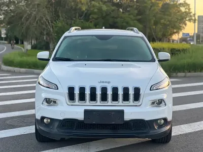 Jeep Cherokee 2016, 160000 км, за 29800 CNY