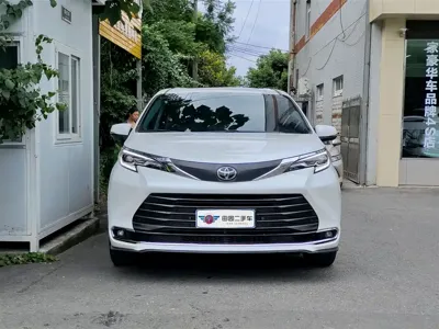 Toyota Sienna 2024, 8000 км, за 218000 CNY