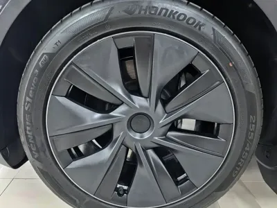 Tesla Model Y 2024, 13000 км, за 223800 CNY - фото 13