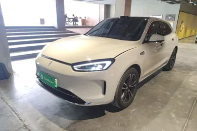 Hima AITO M5 · 2025 год