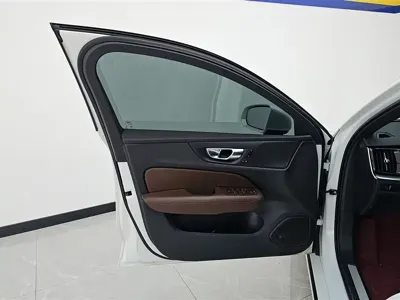 Volvo S60 2020, 88600 км, за 98600 CNY - фото 7