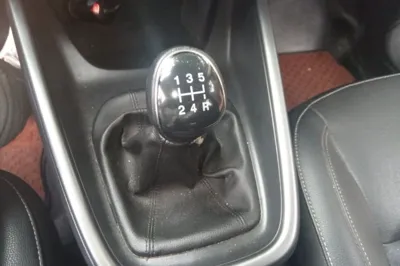 Ford Escort 2017, 89200 км, за 37082.92 CNY - фото 13