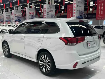 Mitsubishi Outlander 2022, 29100 км, за 129800 CNY - фото 4