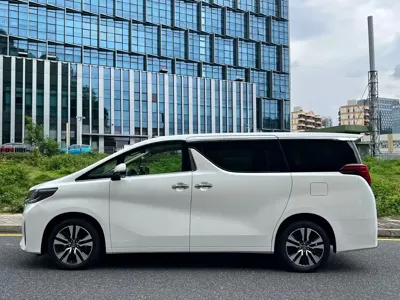 Toyota Alphard 2018, 53000 км, за 528000 CNY