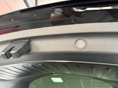 Tesla Model Y 2023, 85000 км, за 163800 CNY - фото 21
