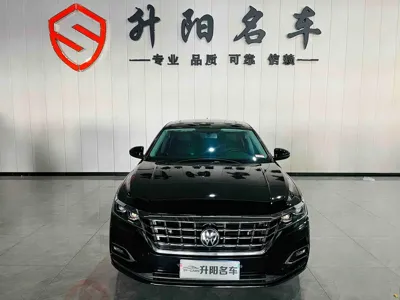 Volkswagen Passat 2023, 94000 км, за 78800 CNY