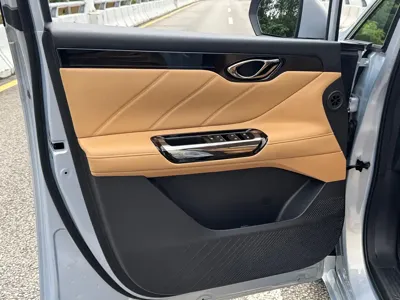 GAC Motor 传祺E8 PHEV 2024, 12000 км, за 139800 CNY