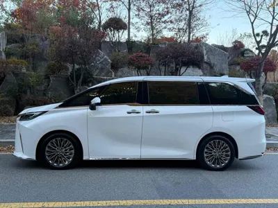Lexus LM 2025, 13500 км, за 180000000 KRW