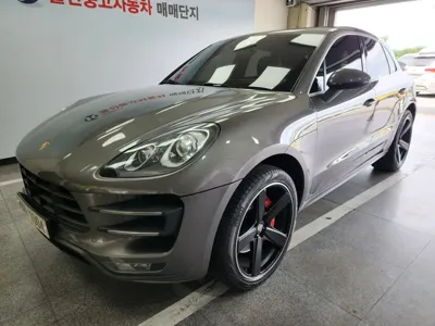 Porsche Macan · 2015 год