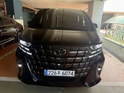 Toyota Alphard · 2024 год