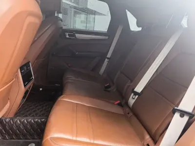 Porsche Cayenne Hybrid 2023, 57000 км, за 438000 CNY - фото 14
