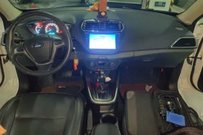 Ford Escort 2015, 59600 км, за 36532.29 CNY - фото 6