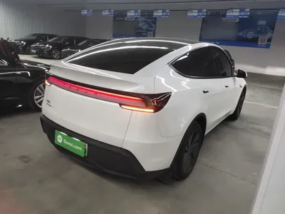 Tesla Model Y 2025, 17500 км, за 238490.34 CNY