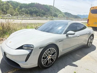 Porsche Taycan · 2023 год