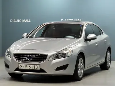 Volvo S60 · 2012 год