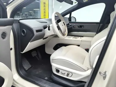Li Auto 理想i6 2025, 6200 км, за 252800 CNY - фото 6