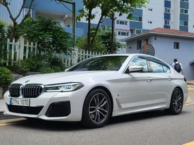 BMW 5-Series · 2022 год