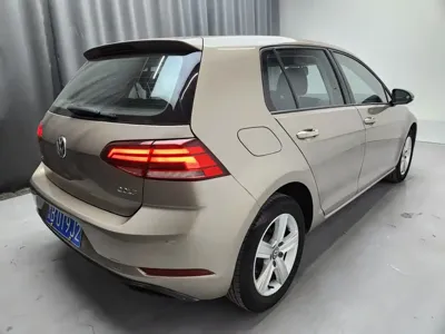 Volkswagen Golf 2018, 120000 км, за 28800 CNY