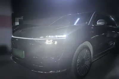 Hima AITO M9 · 2025 год