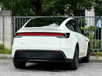 Tesla Model Y 2025, 17000 км, за 219800 CNY
