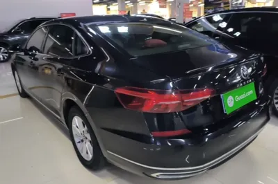 Volkswagen Passat 2020, 30800 км, за 87872 CNY