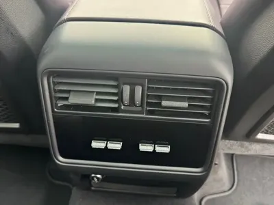 Porsche Cayenne 2023, 15000 км, за 608800 CNY - фото 9