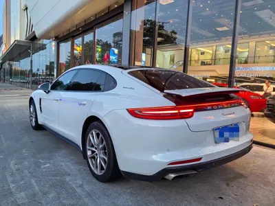 Porsche Panamera 2018, 100000 км, за 438000 CNY