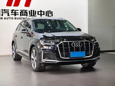 Audi Q7 2020, 60000 км, за 259600 CNY