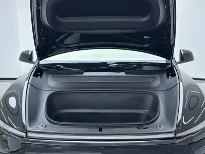 Tesla Model Y 2026, 6000 км, за 276800 CNY - фото 9
