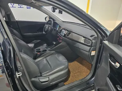 Kia Niro 2017, 176310 км, за 9000000 KRW - фото 10