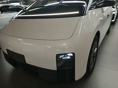 Li Auto MEGA 2025, 2300 км, за 528983.98 CNY - фото 9