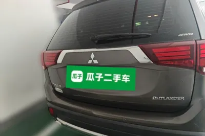 Mitsubishi Outlander 2016, 73700 км, за 54904.74 CNY