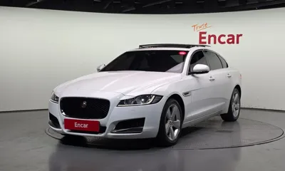 Jaguar XF · 2018 год