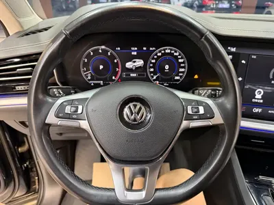 Volkswagen Touareg 2019, 76000 км, за 196800 CNY - фото 16