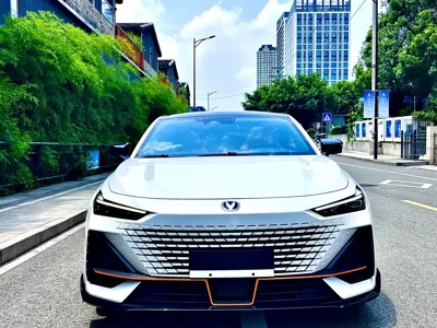 Changan UNI-V 2024, 10000 км, за 64800 CNY