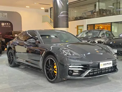 Porsche Panamera 2023, 4000 км, за 708000 CNY